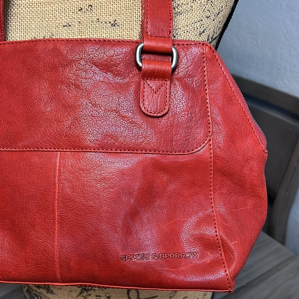 SPIKES & SPARROW RED LEATHER SHOULDER BAG - Picture 2 of 16